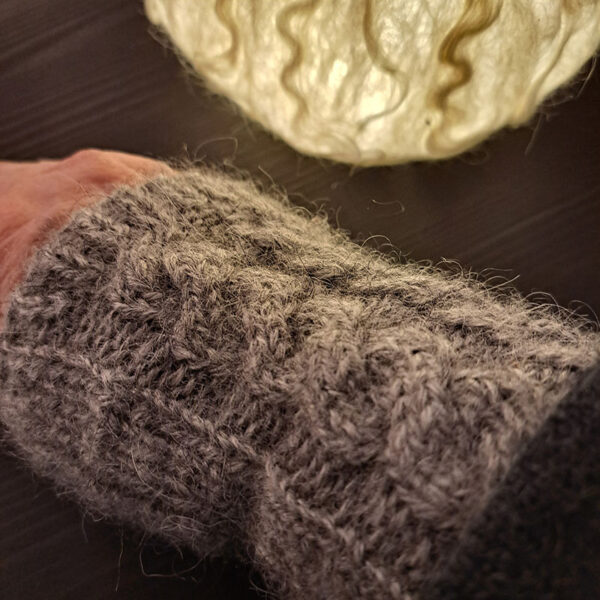 Pulsvärmare flätstickad