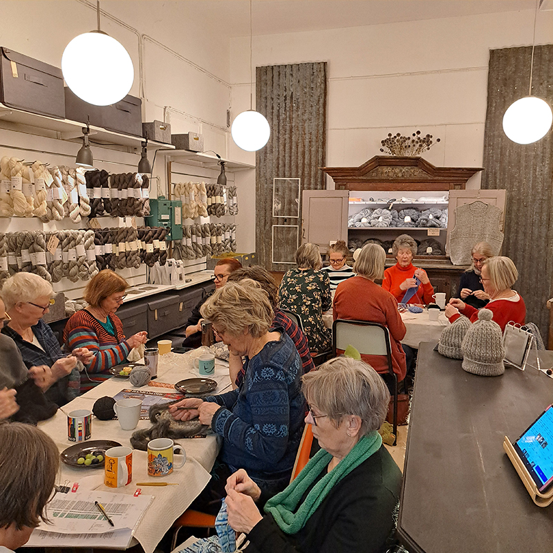4 sep, 2 okt, 6 nov och 4 dec. Kl. 18.00-20.30 Tillsammans med Stockholms läns hemslöjdsförening kör vi igång höstens Ullkaféer igen.